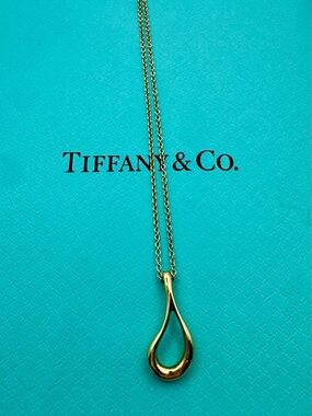 Tiffany & Co. 18K Gold Teardrop Pendant Necklace Elegant Design
